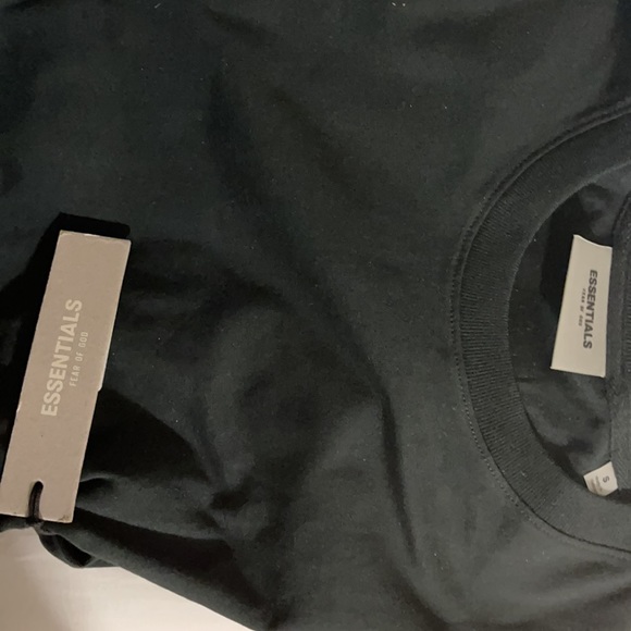 2 Tshirts (1S / 1M)Essentials Fear Of God Black - Picture 3 of 3
